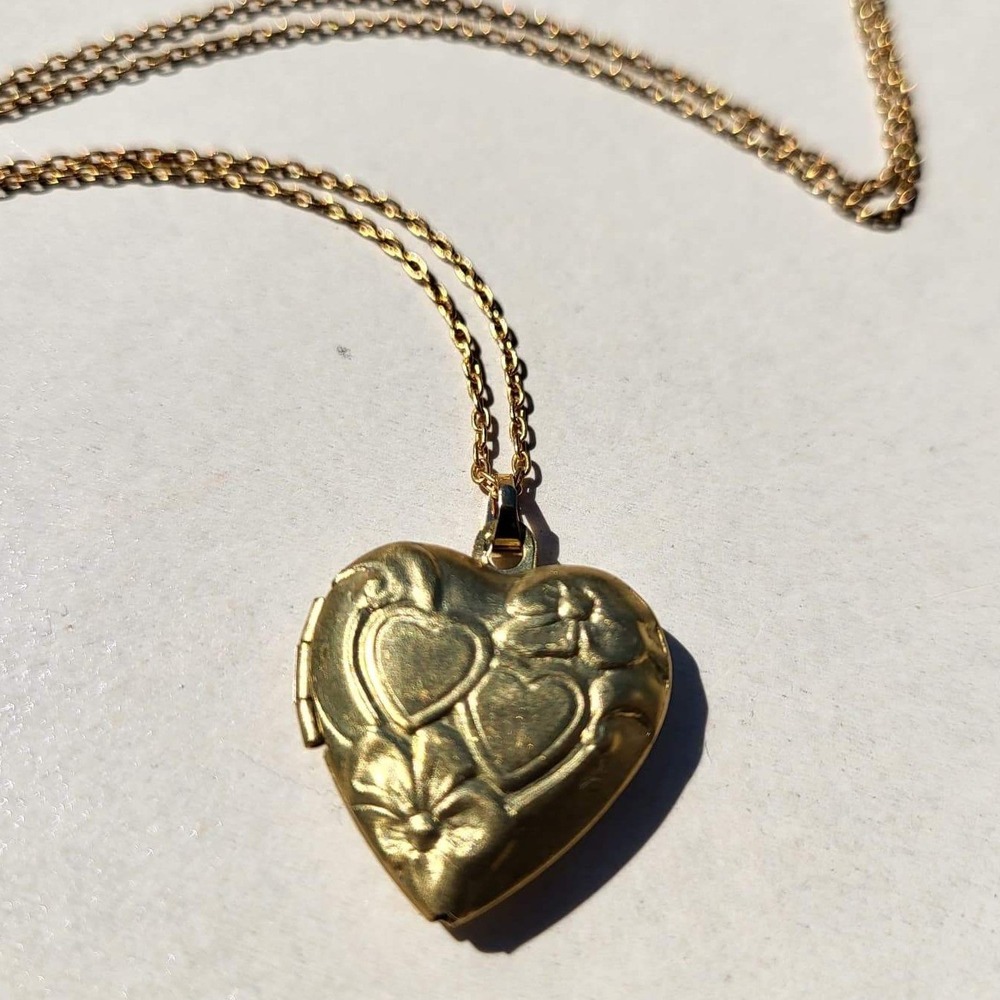 Vintage Gold Tone Heart Locket Necklace Floral Embossed Pendant